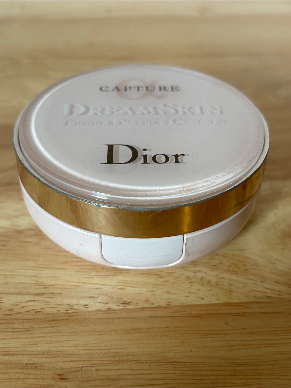 Dior Capture Totale Dreamskin Fresh & Perfect Cushion SPF 50 - Shade 010